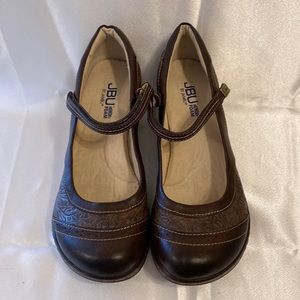 JBU by Jambi Memory Foam Melrose Mary Janes 8M